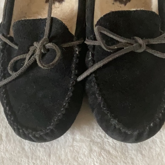 Classic Black Moccasin Slippers with Bow Detail - Picture 3 of 6